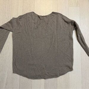 Vince Women's Long Sleeve sweater in Brown